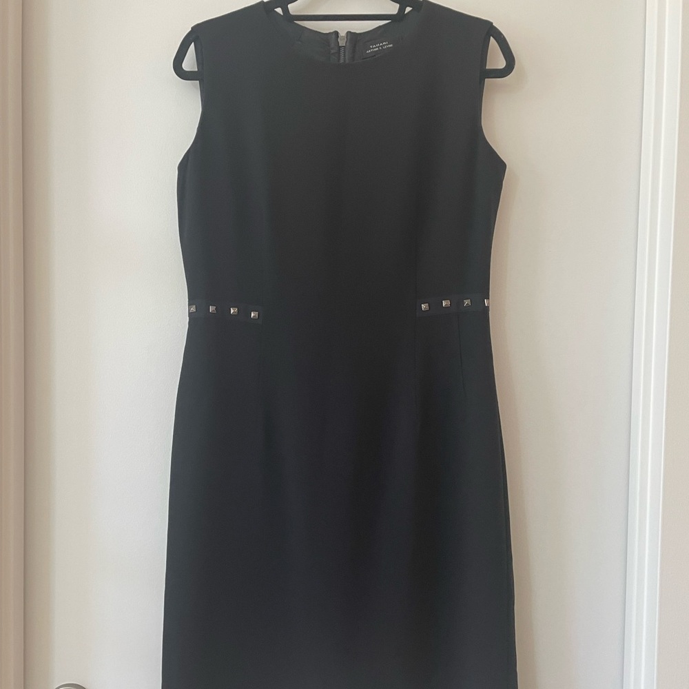 Tahari Shift Dress in Black Size 10